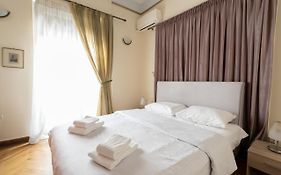 Ideal 4 Bdr Apartment In Plaka For 10!